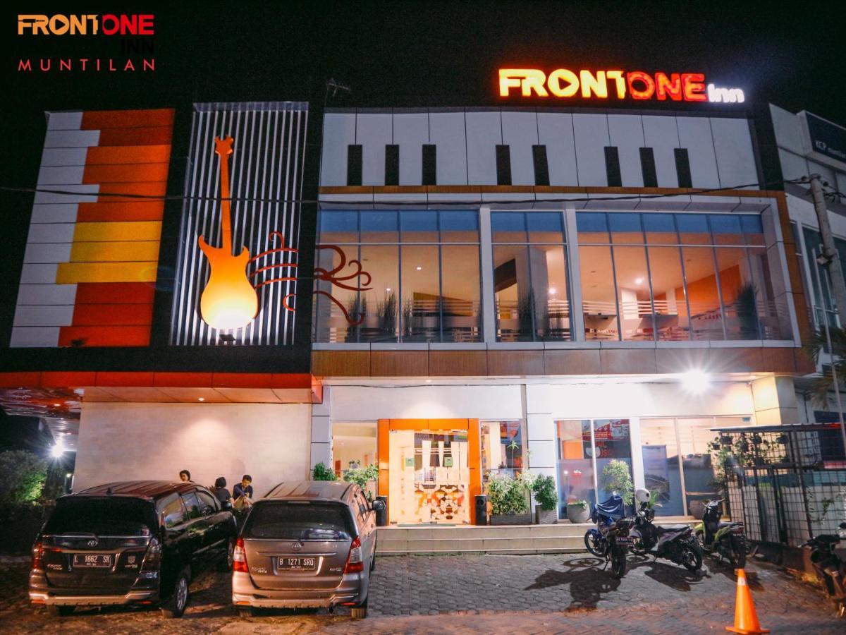 Front One Inn Muntilan Bagian luar foto